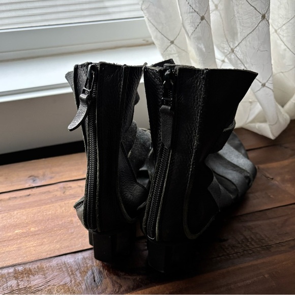 Trippen Zita Gladiator Metallic Leather Strappy Black Wedge Sandal Size 9.5 - Picture 12 of 14